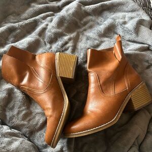 Women's Tan Ankle Boots